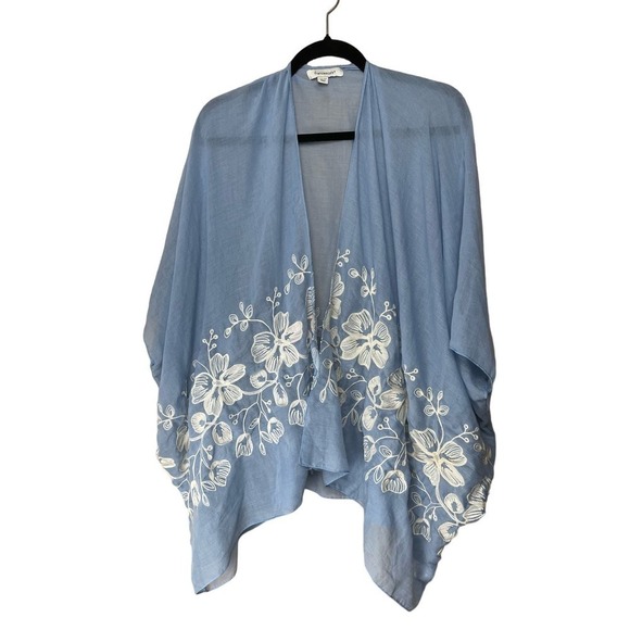 Francesca’s Batwing Short Kimono, Embroidered, OS - Picture 1 of 5